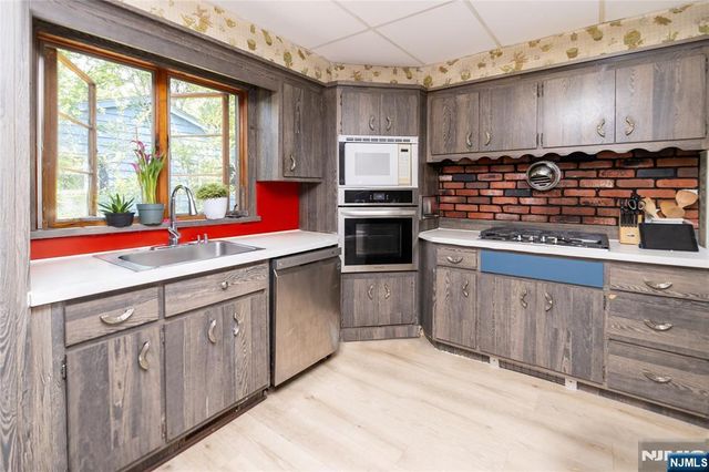30 Henderson Street, Oxford, NJ 07863