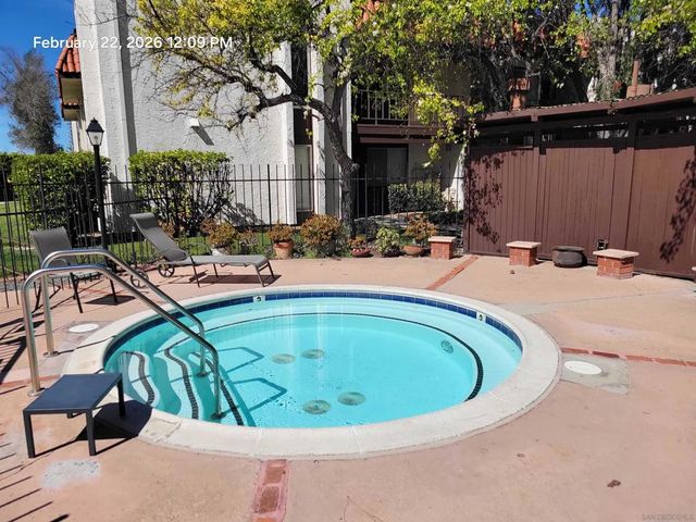 6878 Navajo Rd 104, San Diego, CA 92119