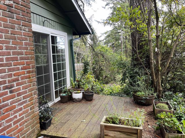 83871 Hwy 101, Florence, OR 97439