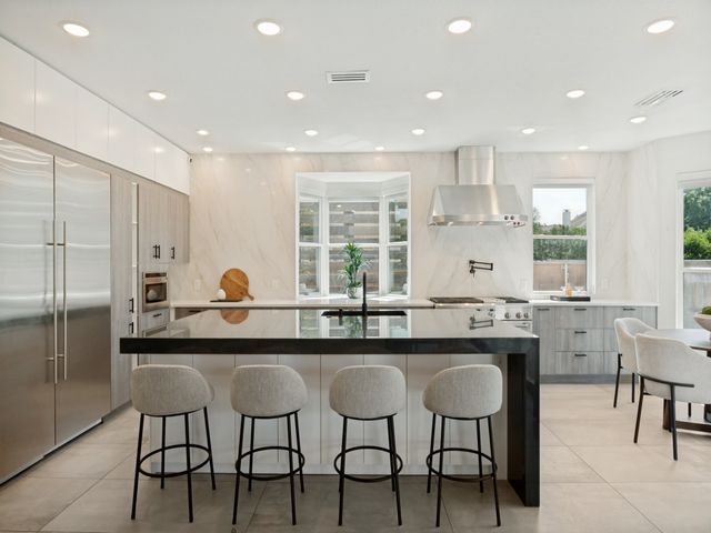 2805 Greenbrook Court, Grapevine, TX 76051