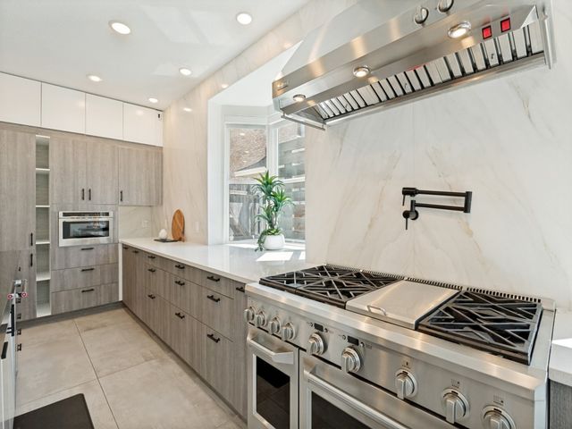 2805 Greenbrook Court, Grapevine, TX 76051