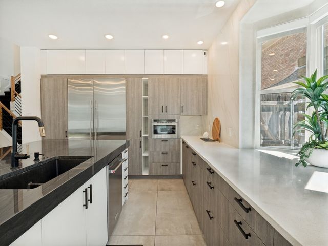2805 Greenbrook Court, Grapevine, TX 76051