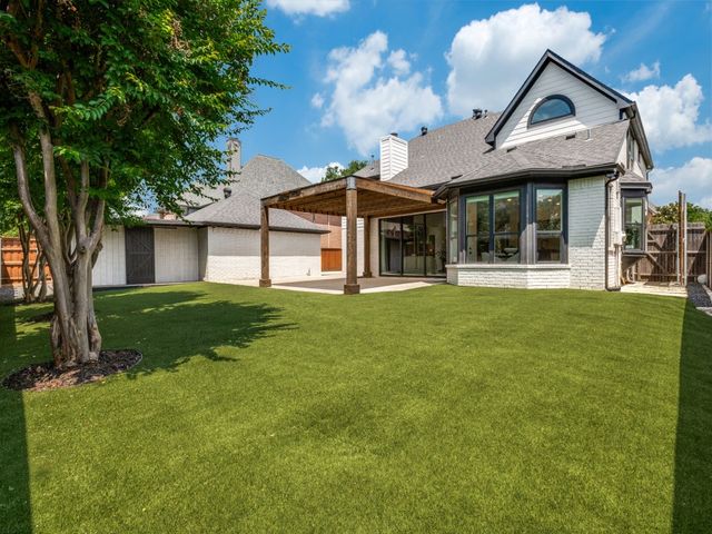 2805 Greenbrook Court, Grapevine, TX 76051