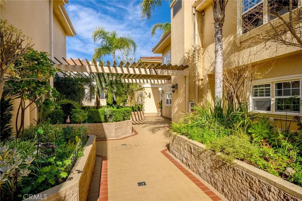 415 E Dryden 110, Glendale, CA 91207