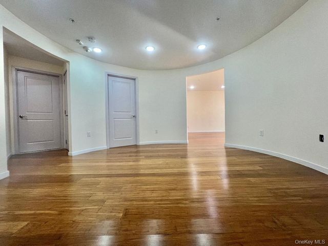 55 S Middle Neck Road 4 C, Great Neck, NY 11021