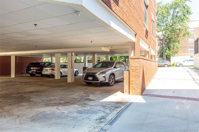 55 S Middle Neck Road 4 C, Great Neck, NY 11021