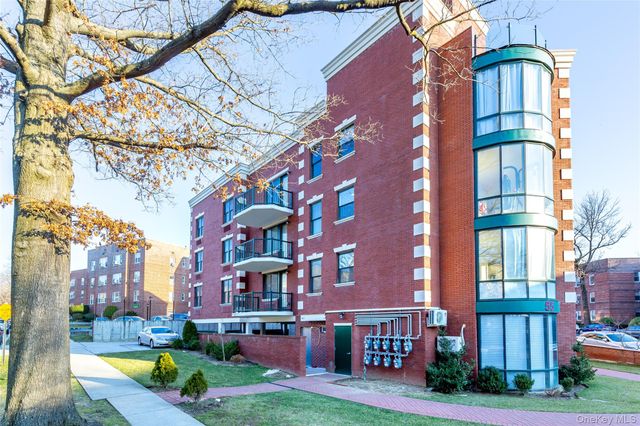 55 S Middle Neck Road 4 C, Great Neck, NY 11021