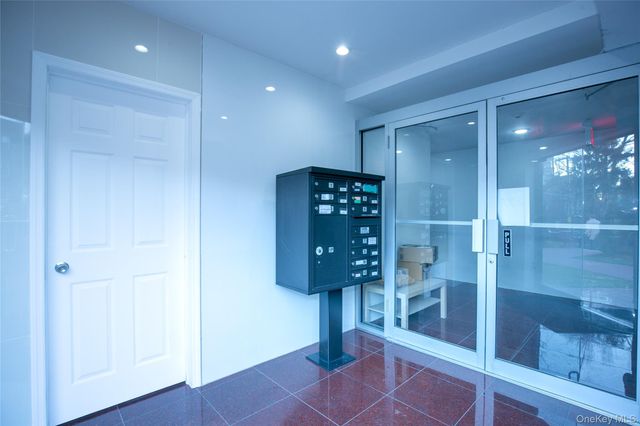 55 S Middle Neck Road 4 C, Great Neck, NY 11021