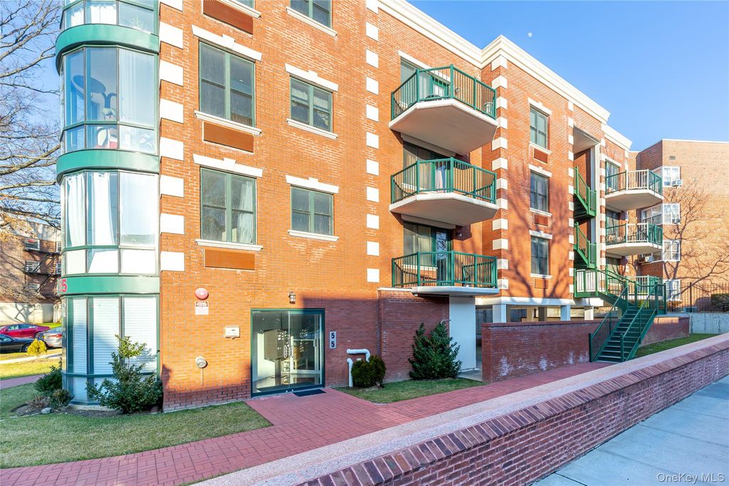 55 S Middle Neck Road 4 C, Great Neck, NY 11021