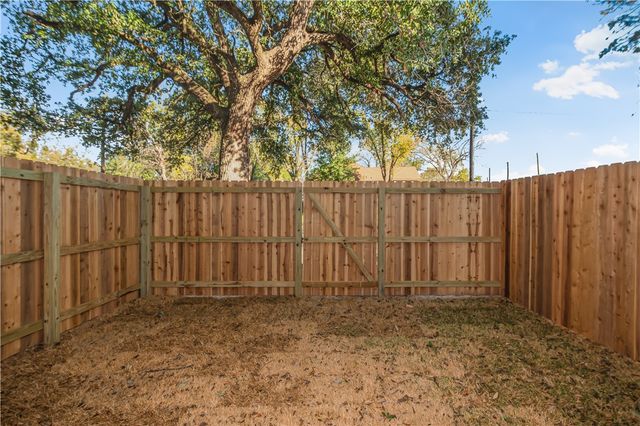 601 West 24th Street 111, Bryan, TX 77803