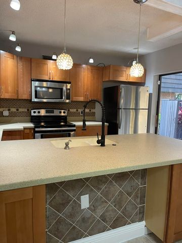 3230 32nd Way, West Palm Beach, FL 33407