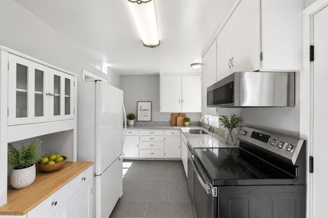 5420 Priscilla Ln, Sacramento, CA 95820