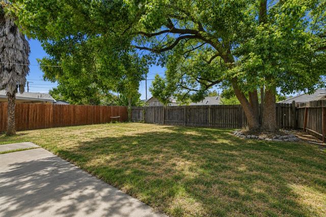 5420 Priscilla Ln, Sacramento, CA 95820