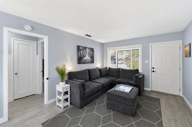 5420 Priscilla Ln, Sacramento, CA 95820
