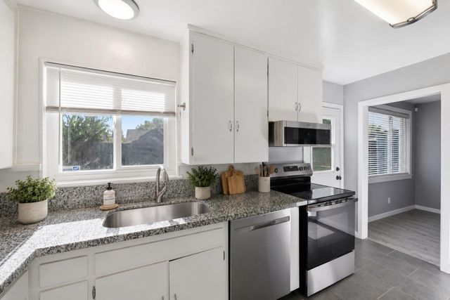 5420 Priscilla Ln, Sacramento, CA 95820