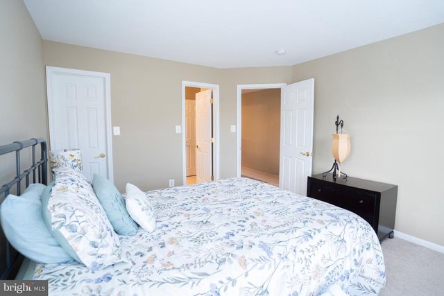 42520 LEGACY PARK DR, Brambleton, VA 20148