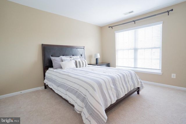 42520 LEGACY PARK DR, Brambleton, VA 20148