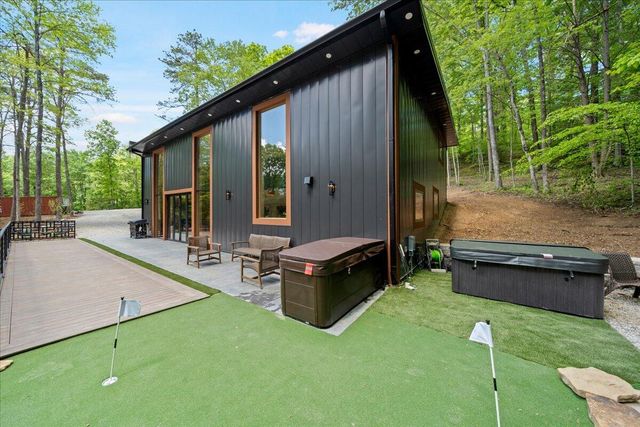 33 Jubilee Way, Zoe, KY 41397
