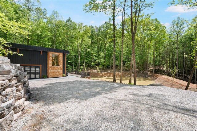 33 Jubilee Way, Zoe, KY 41397