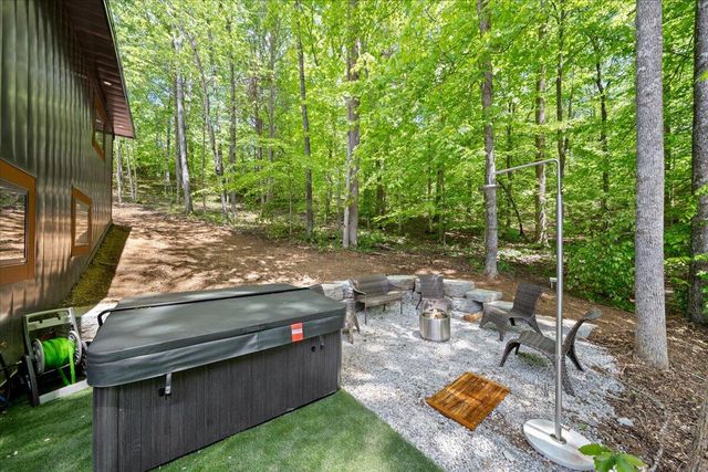 33 Jubilee Way, Zoe, KY 41397