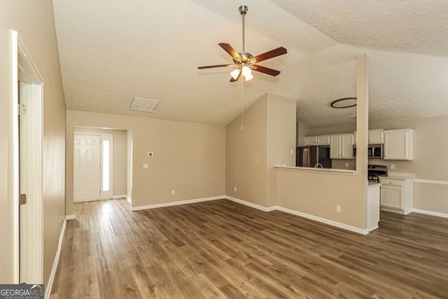 1825 Courtyard Lane, Mcdonough, GA 30252