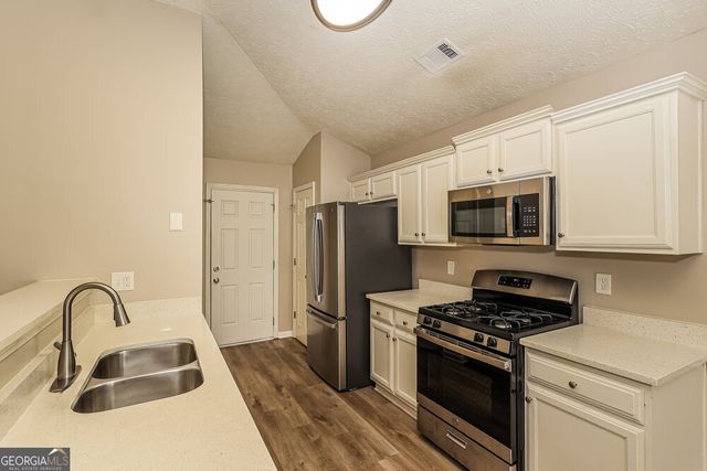 1825 Courtyard Lane, Mcdonough, GA 30252