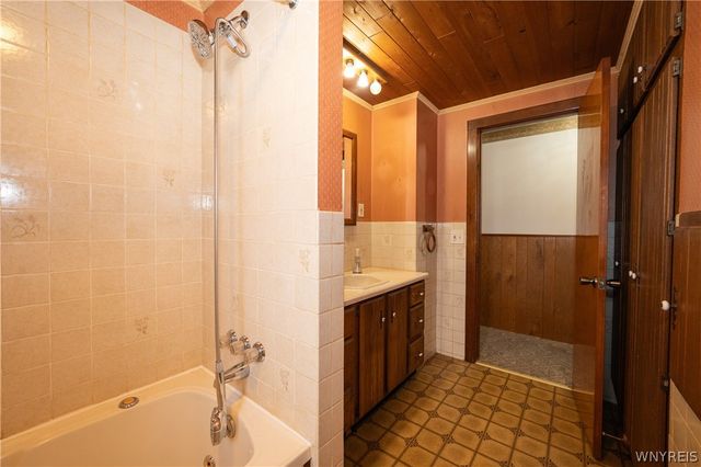 80 Rowley Road, Cheektowaga, NY 14227