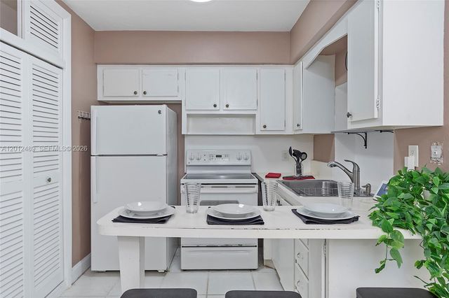 1817 NW 60th Ave G, Sunrise, FL 33313