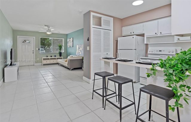 1817 NW 60th Ave G, Sunrise, FL 33313