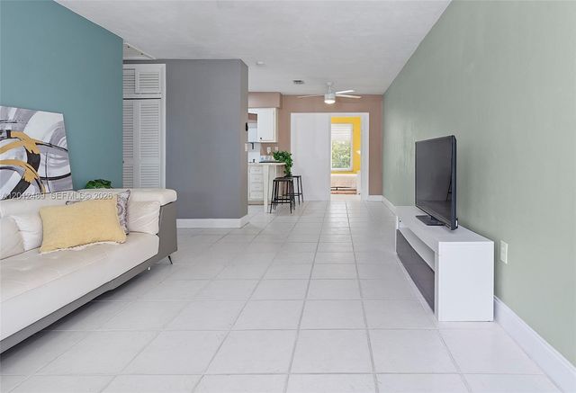 1817 NW 60th Ave G, Sunrise, FL 33313