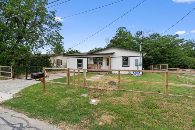 1216 Jones ST, Taylor, TX 76574