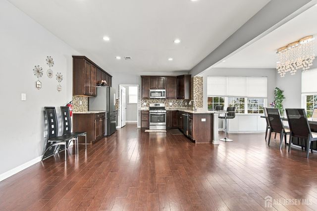 31 Saratoga Lane, Monroe, NJ 08831