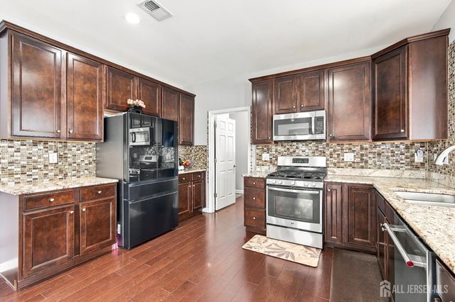 31 Saratoga Lane, Monroe, NJ 08831