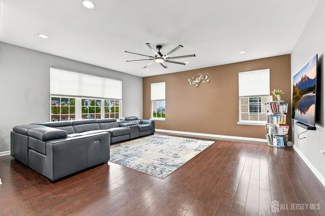 31 Saratoga Lane, Monroe, NJ 08831