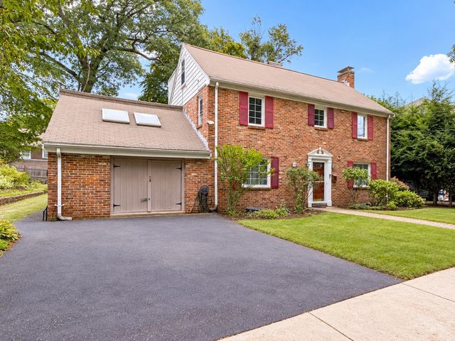 17 Woodhaven Rd, Newton, MA 02468