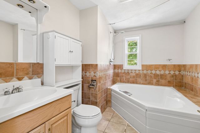 17 Woodhaven Rd, Newton, MA 02468