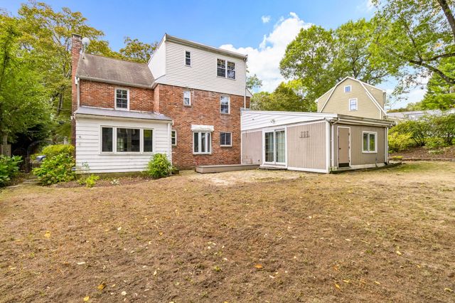 17 Woodhaven Rd, Newton, MA 02468