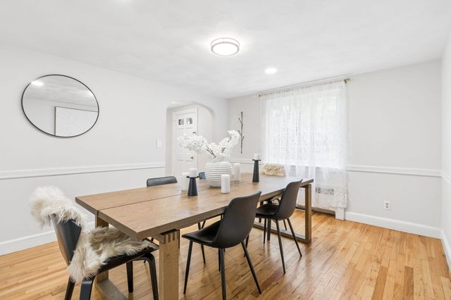 17 Woodhaven Rd, Newton, MA 02468