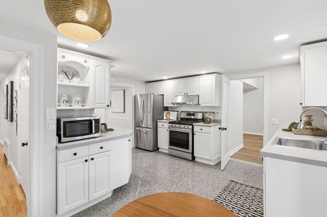 17 Woodhaven Rd, Newton, MA 02468
