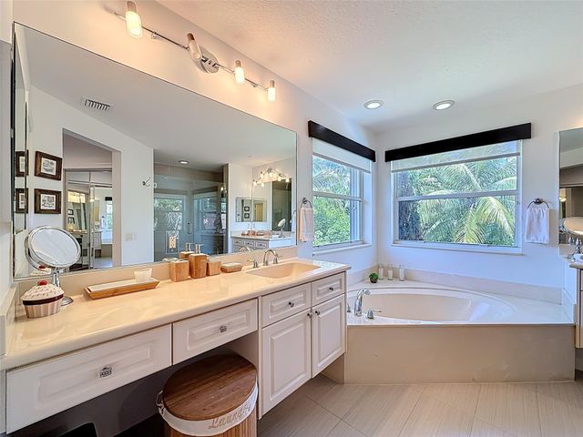 1673 VICTORIA POINTE CIR, Weston, FL 33327