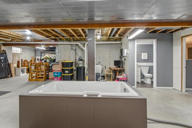 1012 Pine Grove Drive, Reedsburg, WI 53959