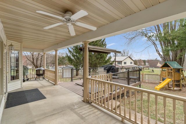 1012 Pine Grove Drive, Reedsburg, WI 53959