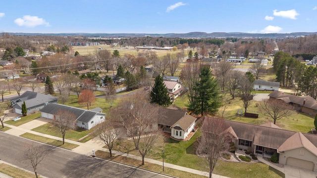 1012 Pine Grove Drive, Reedsburg, WI 53959