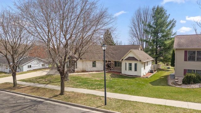 1012 Pine Grove Drive, Reedsburg, WI 53959