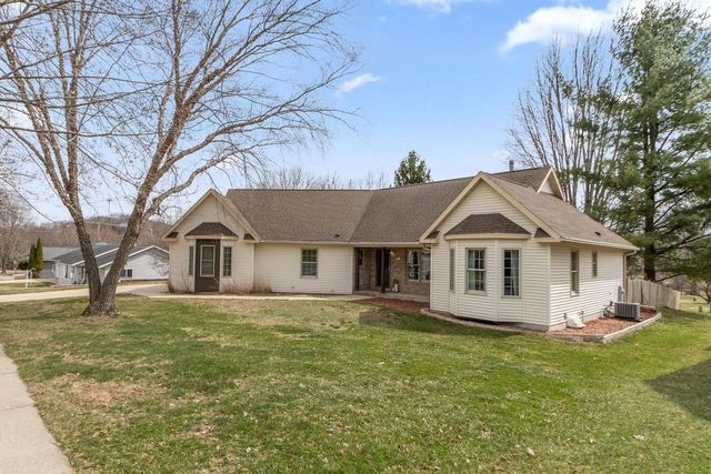 1012 Pine Grove Drive, Reedsburg, WI 53959