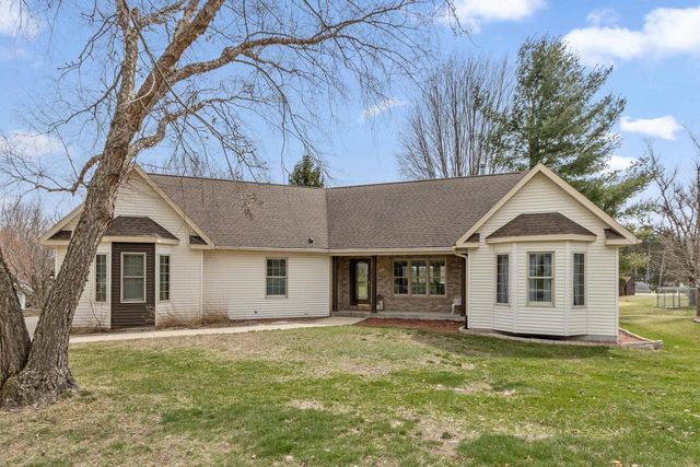 1012 Pine Grove Drive, Reedsburg, WI 53959