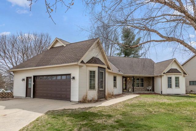 1012 Pine Grove Drive, Reedsburg, WI 53959