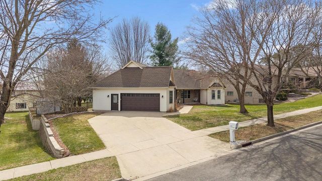 1012 Pine Grove Drive, Reedsburg, WI 53959