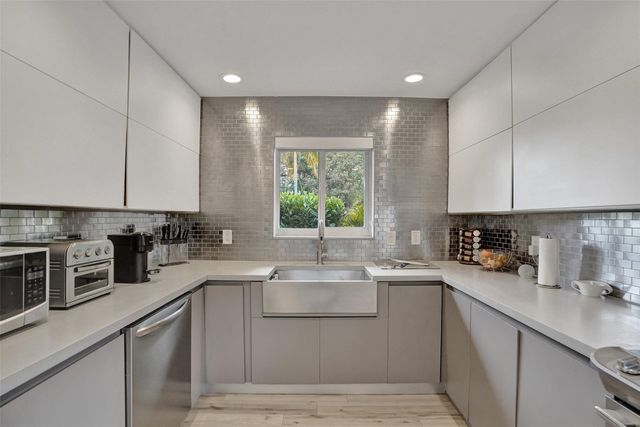 2111 N Ocean Boulevard, Pompano Beach, FL 33062