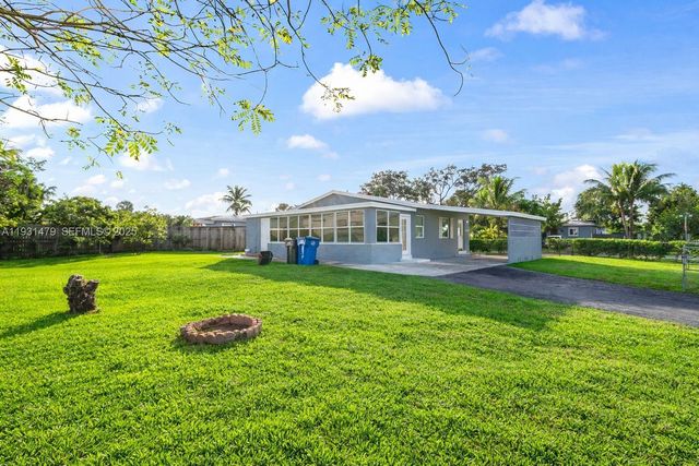 4685 SW 33rd Dr, West Park, FL 33023